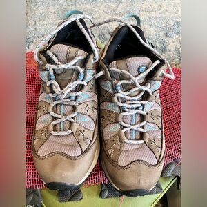 EUC OBŌZ WOMENS LEATHER WATERPROOF HIKING SHOE SIZE 8